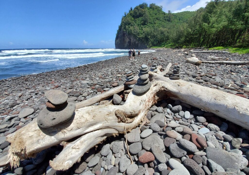 Pololu Beach & Lookout