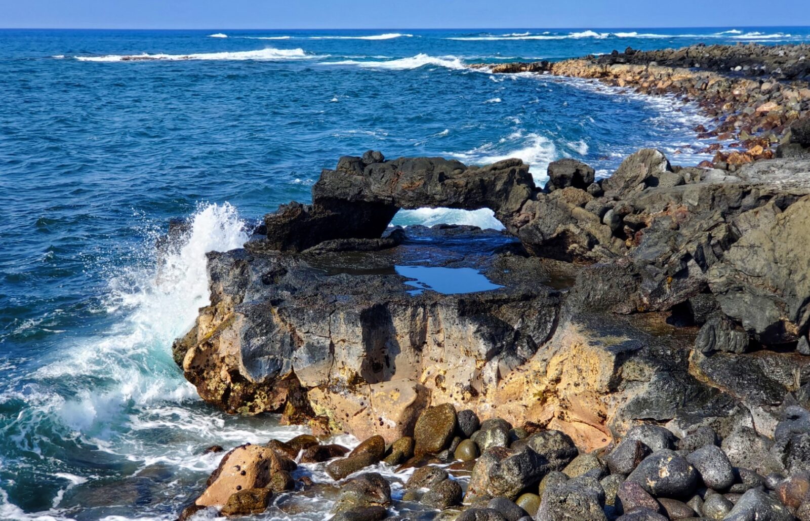 Makolea Black Sand Beach