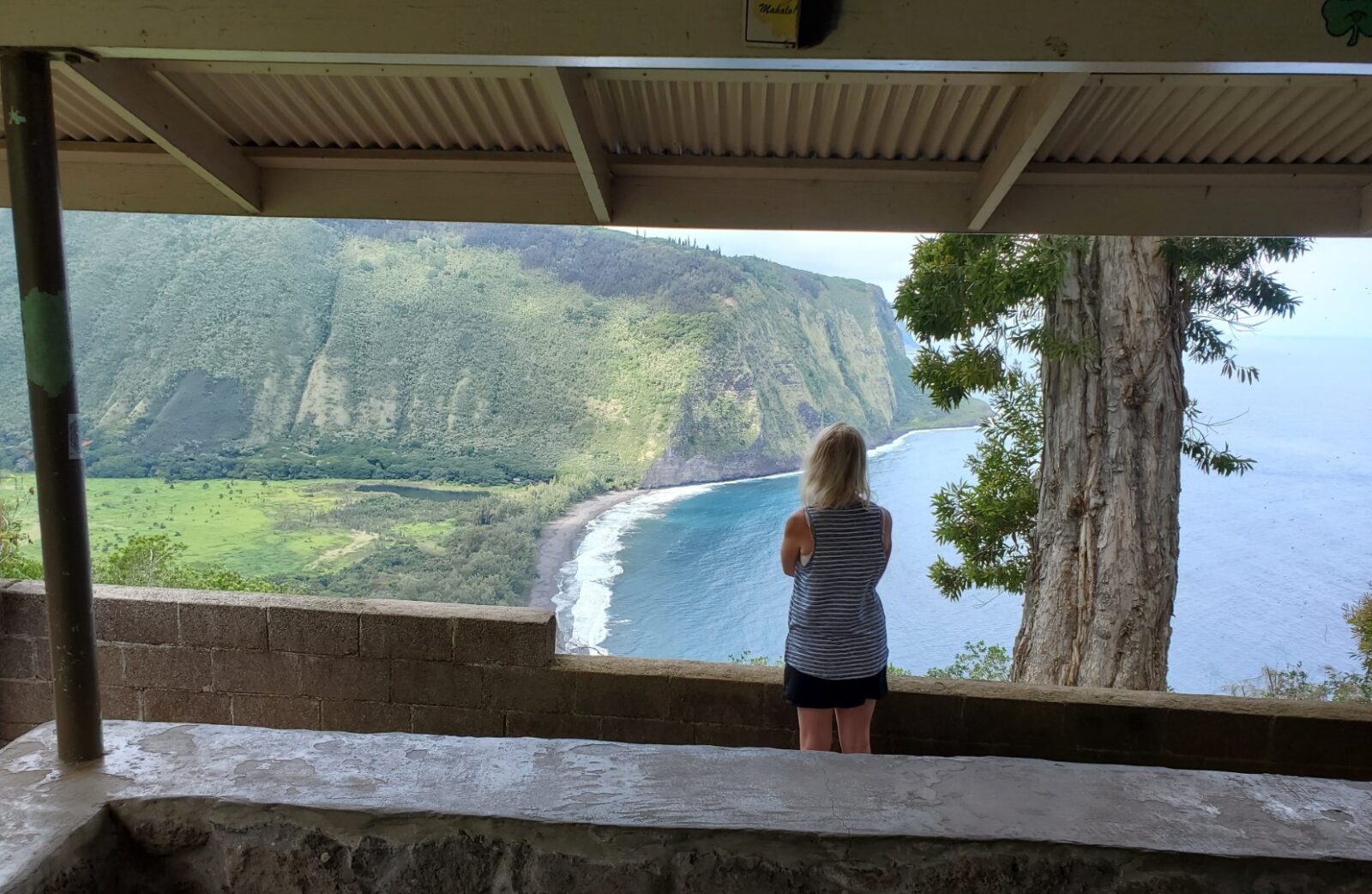 Waipiʻo Valley Lookout