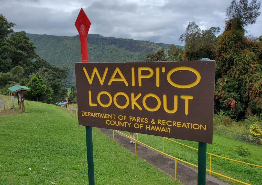 Waipiʻo Valley Lookout